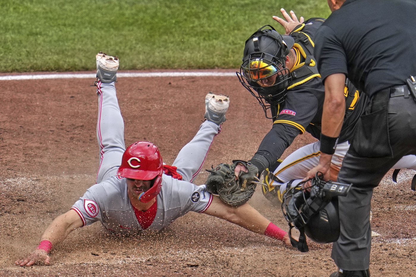 Pirates ride Andrew Heaney and 4 relievers to a 3-1 win over the Reds | iNFOnews.ca