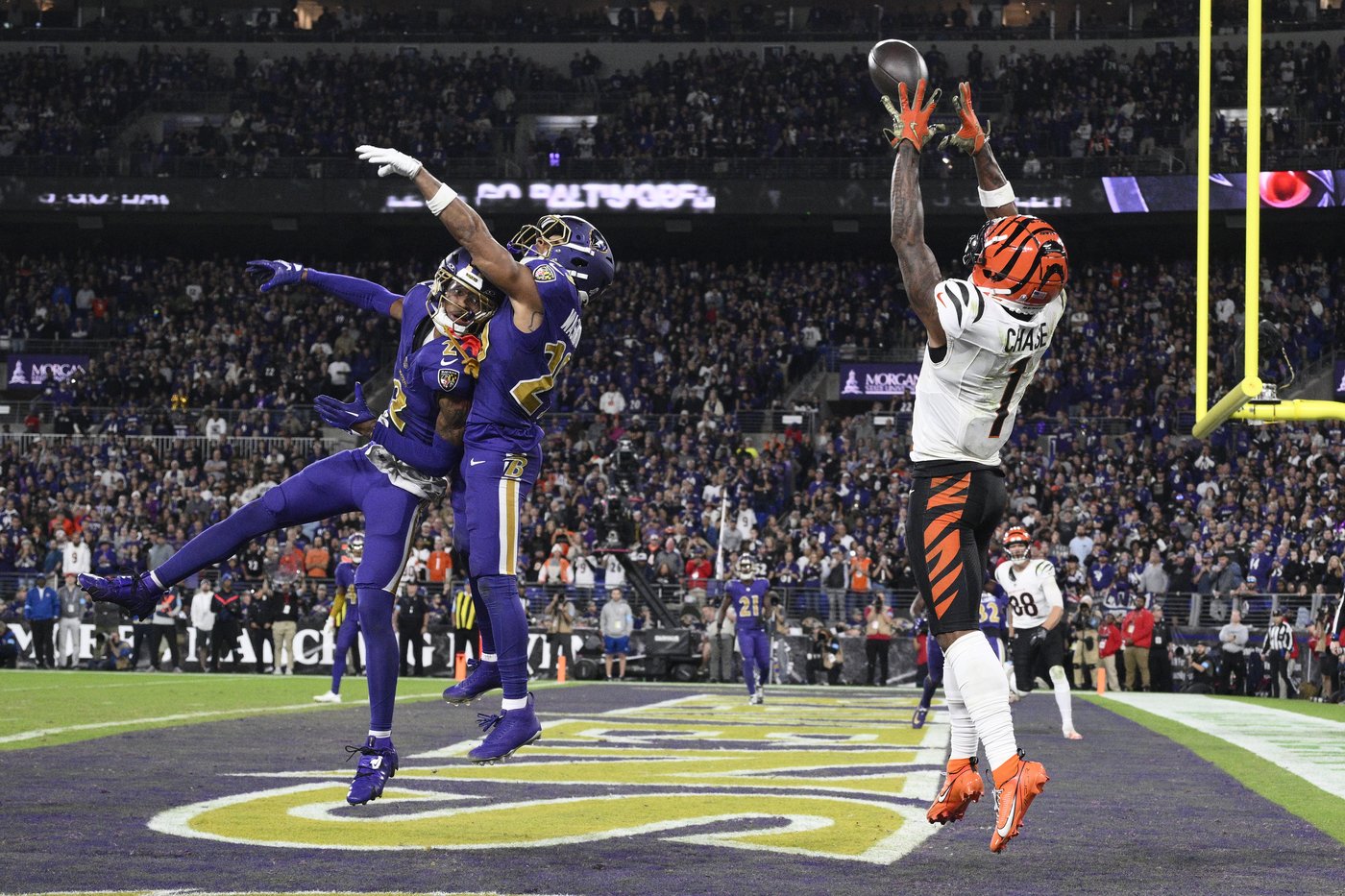 Jackson leads rally, and Ravens stop 2-point attempt to hold off Bengals 35-34 | iNFOnews.ca Jackson leads rally, and Ravens stop 2-point attempt to hold off Bengals 35-34 | iNFOnews.ca