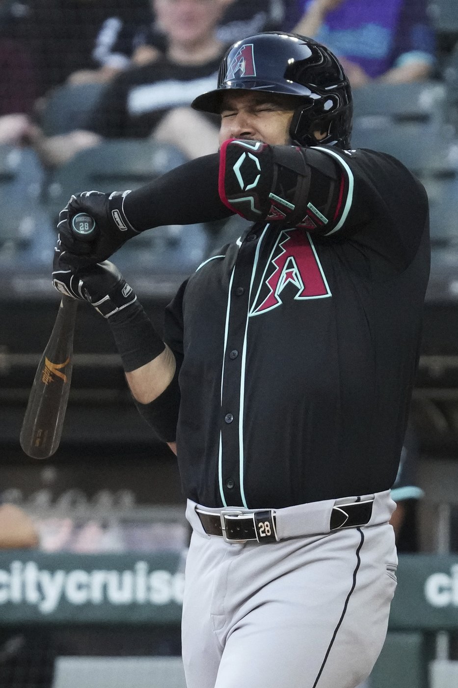 Diamondbacks third baseman Eugenio Suárez leaves game after being hit on the right hand by a pitch | iNFOnews.ca Diamondbacks third baseman Eugenio Suárez leaves game after being hit on the right hand by a pitch | iNFOnews.ca