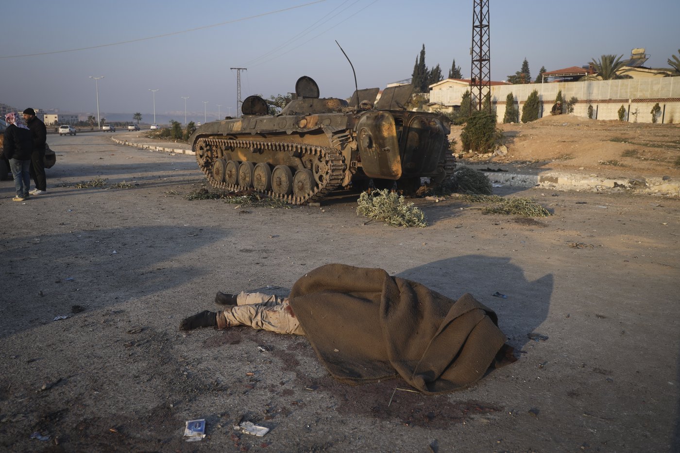 Thousands flee as Syrian insurgents advance to the doorstep of the country's third-largest city | iNFOnews.ca