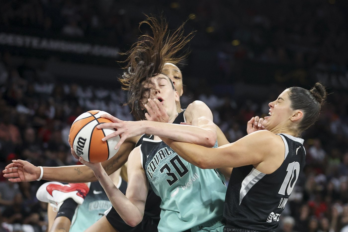 New York Liberty advance to the WNBA Finals beating two-time defending champion Las Vegas Aces | iNFOnews.ca