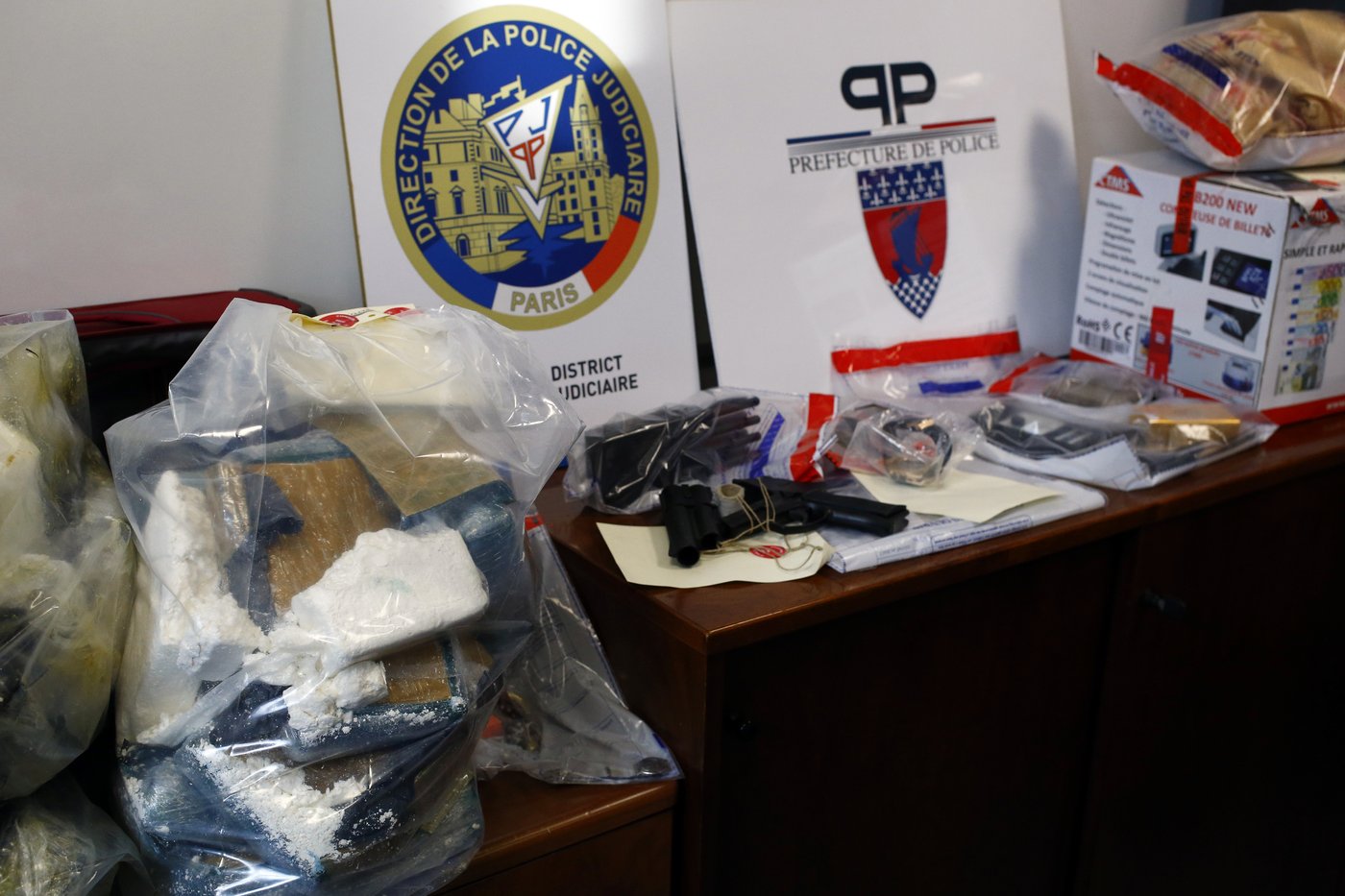 France targets traffickers and recreational drug users as minister warns of a 'tsunami of cocaine' | iNFOnews.ca France targets traffickers and recreational drug users as minister warns of a 'tsunami of cocaine' | iNFOnews.ca