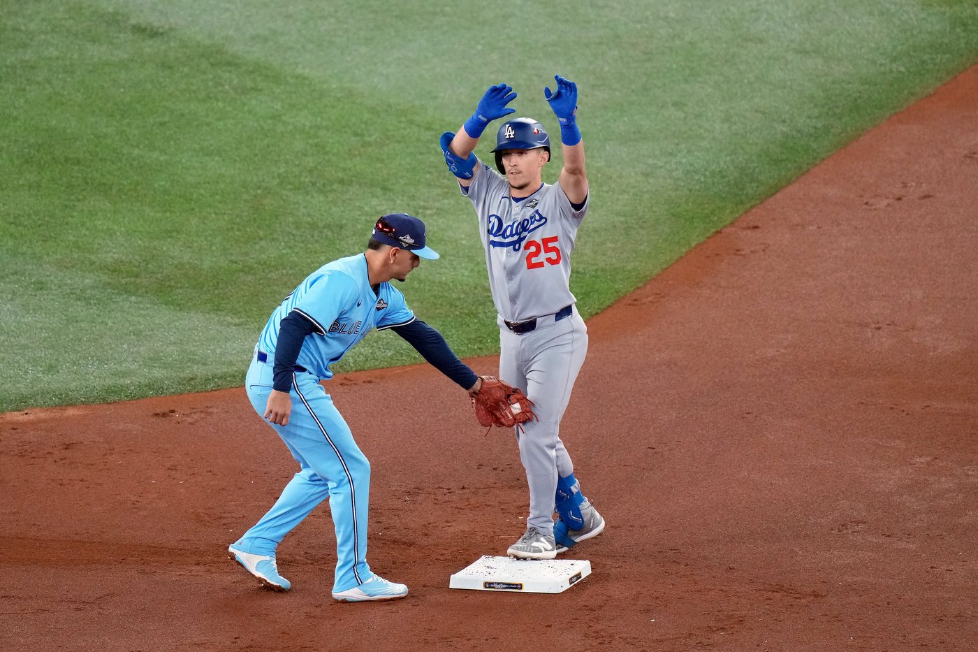 Photo Gallery: Dodgers beat Jays 3-1 to force Game 7 | iNFOnews.ca