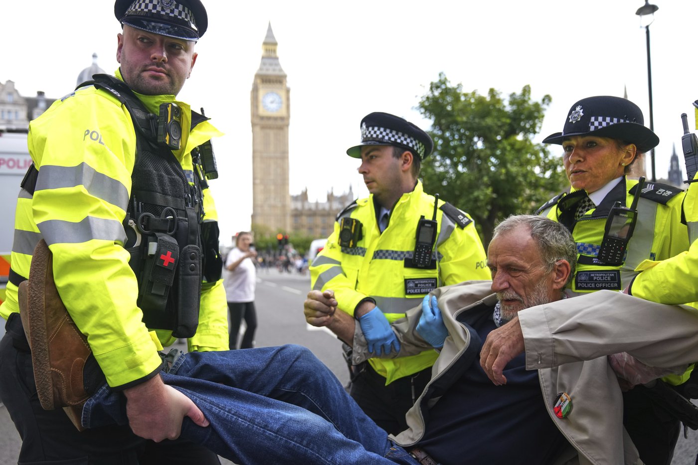 Police arrest almost 900 at London protest supporting banned group Palestine Action | iNFOnews.ca