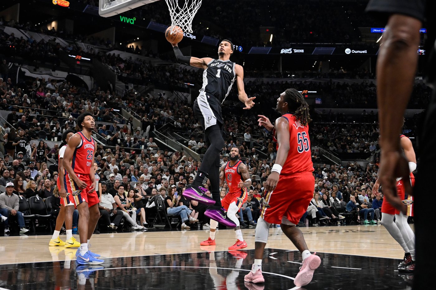 Fox scores 24 points in season debut, Wembanyama has 18 points, 18 rebounds as Spurs top Pelicans | iNFOnews.ca Fox scores 24 points in season debut, Wembanyama has 18 points, 18 rebounds as Spurs top Pelicans | iNFOnews.ca