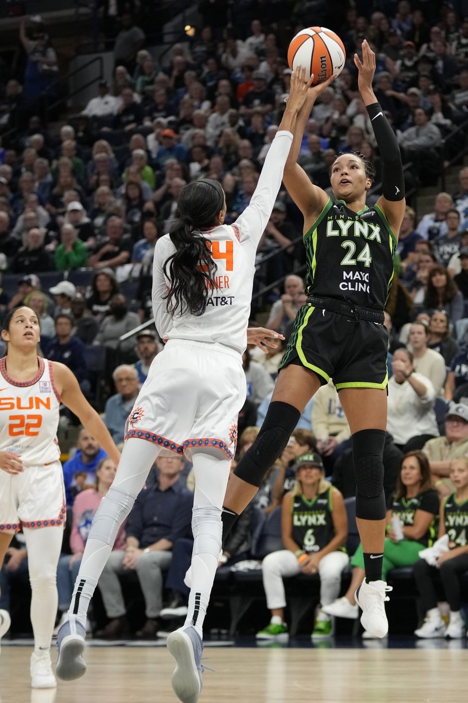 Lynx return to finals with 88-77 win over Sun in Game 5 behind Collier's 27 points, 11 rebounds | iNFOnews.ca