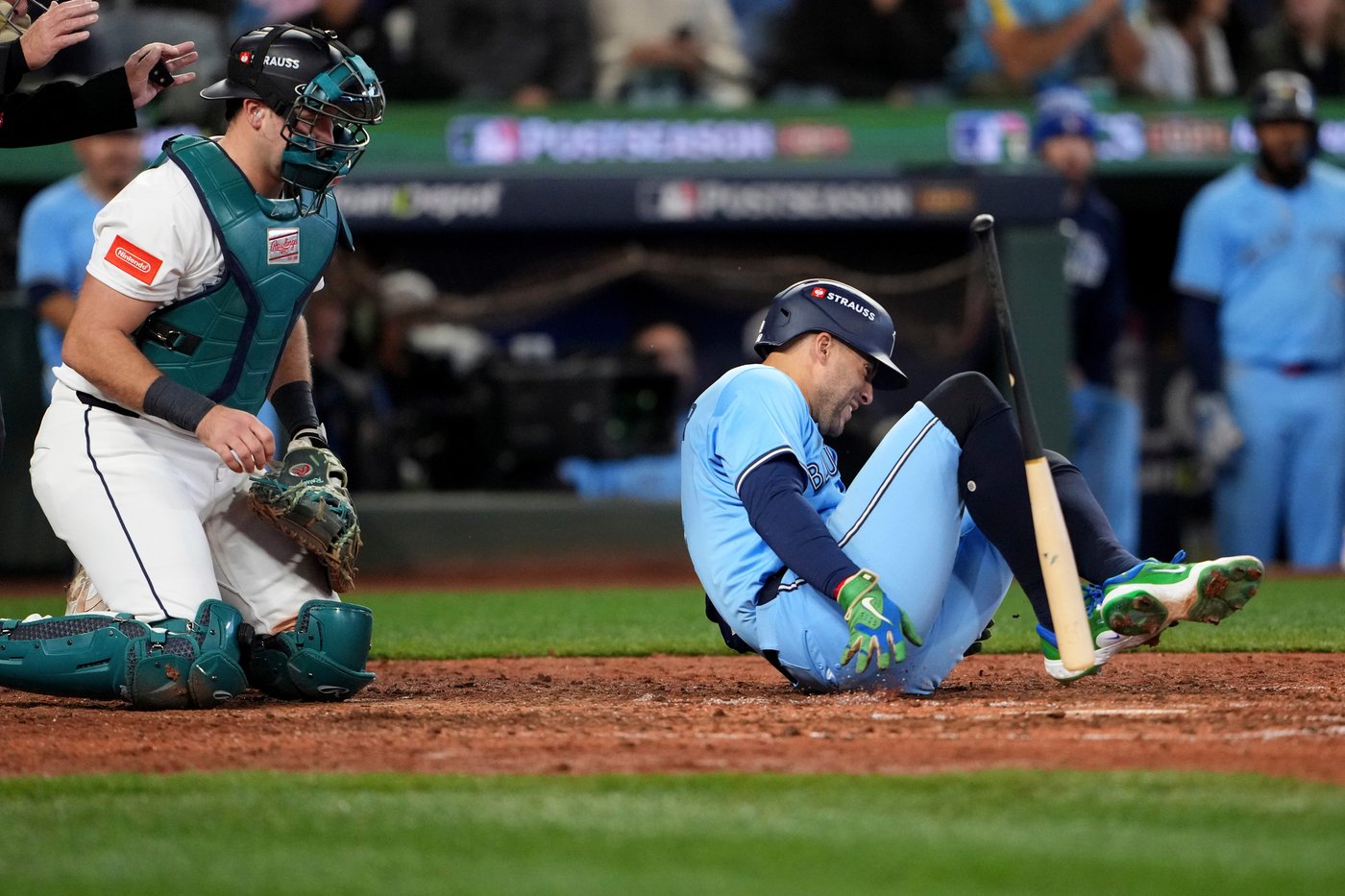 Springer gets hurt, Blue Jays blow lead and head home trailing Mariners 3-2 in ALCS | iNFOnews.ca