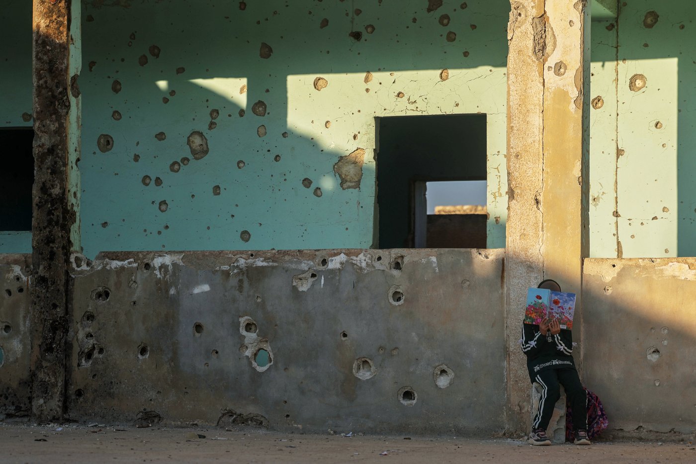 Photos show Syrian students returning to schools stripped bare by conflict | iNFOnews.ca