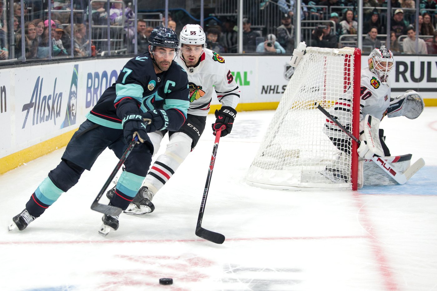 Eberle’s late goal helps Kraken beat Blackhawks 3-1 | iNFOnews.ca