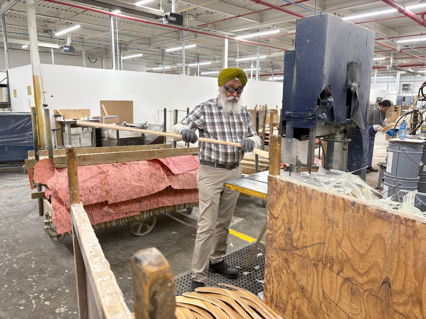Canada's last hockey stick factory survives in face of tariff threats, globalization | iNFOnews.ca Canada's last hockey stick factory survives in face of tariff threats, globalization | iNFOnews.ca