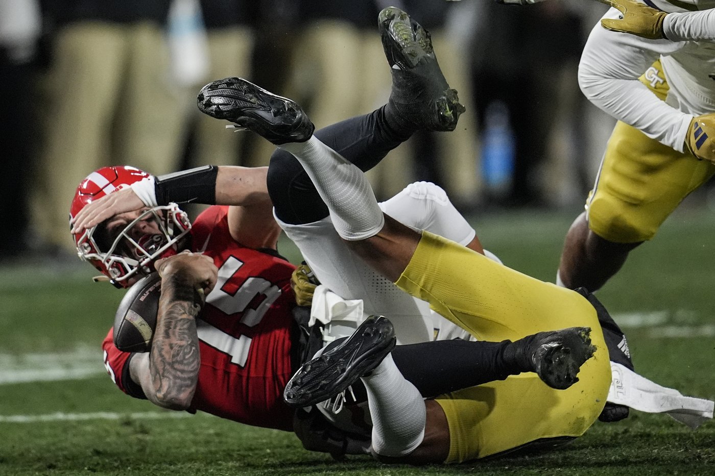 Epic! No. 6 Georgia rallies to beat Ga Tech 44-42 in 8 overtimes, bolsters playoff hopes | iNFOnews.ca