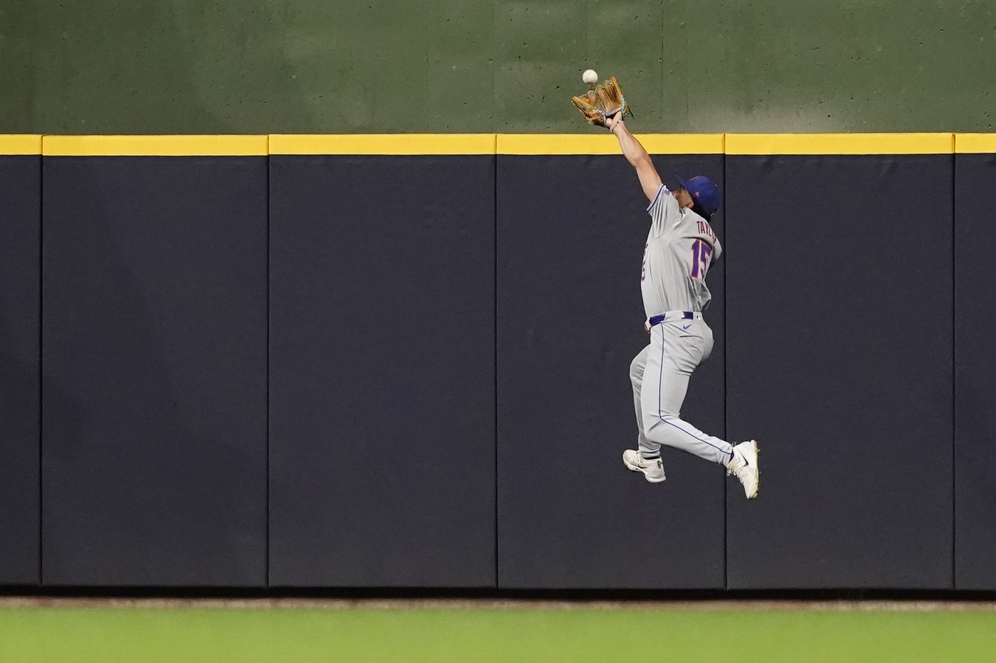 Hoskins' grand slam in 1st inning sparks Brewers to 8-4 victory over Mets | iNFOnews.ca Hoskins' grand slam in 1st inning sparks Brewers to 8-4 victory over Mets | iNFOnews.ca