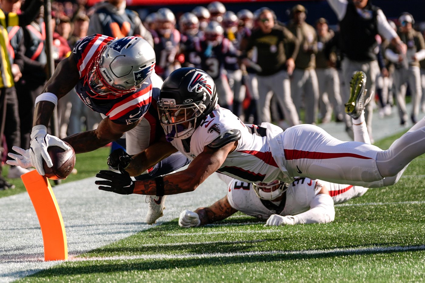 Patriots hang on to beat Falcons 24-23 after late extra point miss by Atlanta | iNFOnews.ca Patriots hang on to beat Falcons 24-23 after late extra point miss by Atlanta | iNFOnews.ca