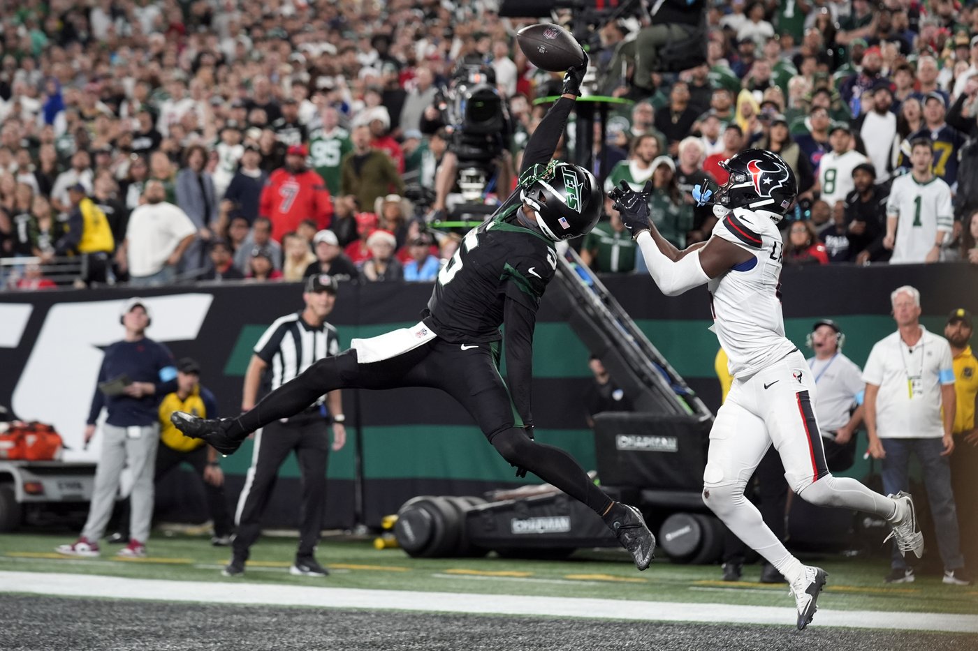 Jets' Wilson and Adams imagined catching passes from Rodgers together during an offseason dinner | iNFOnews.ca