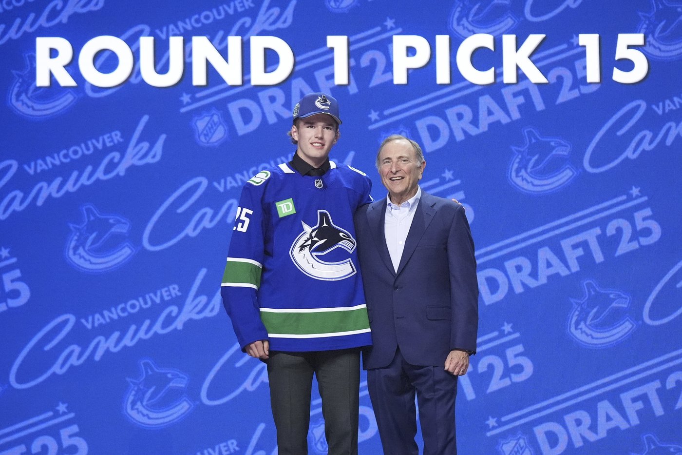 Canucks select Cootes with 15th pick at NHL draft; Flames snag Reschny at No. 18 | iNFOnews.ca