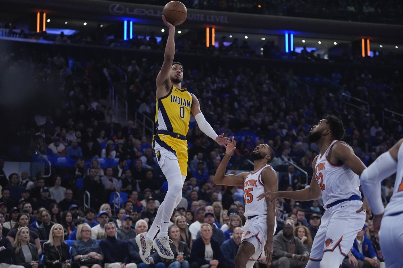 Towns, Brunson help Knicks roll to a 123-98 victory over the Pacers in their home opener | iNFOnews.ca