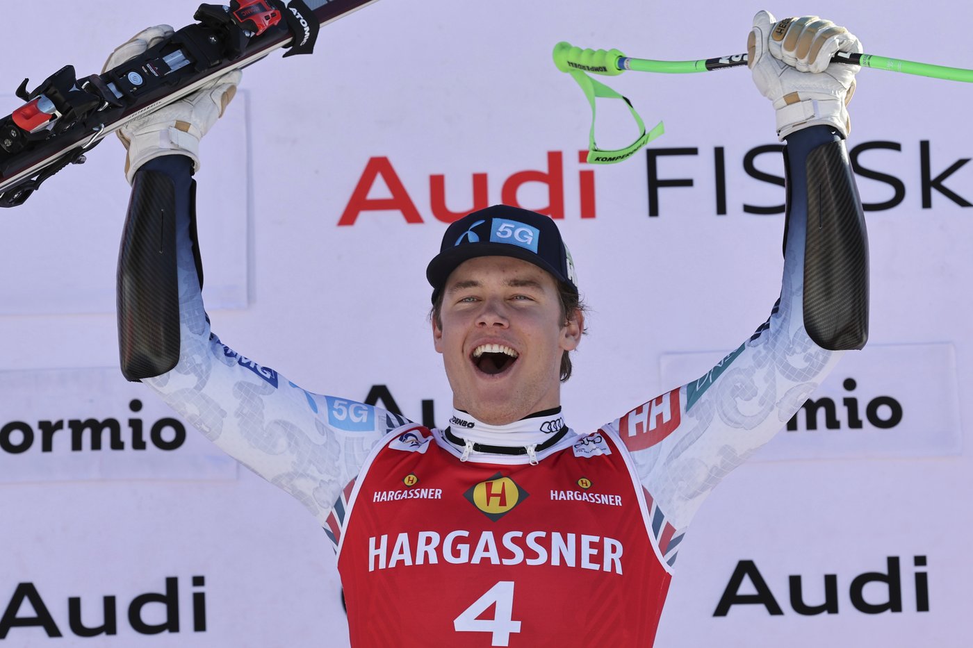 Moeller earns first World Cup win as another injured skier is airlifted off 2026 Olympics slope | iNFOnews.ca Moeller earns first World Cup win as another injured skier is airlifted off 2026 Olympics slope | iNFOnews.ca