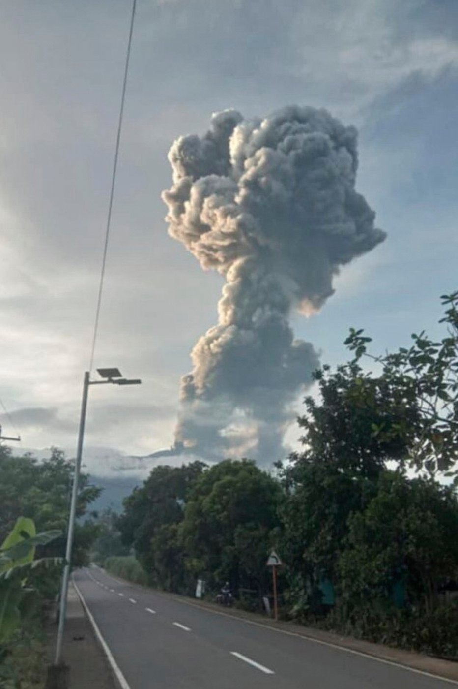Philippine volcano spews ash plume into the sky, prompting school closures | iNFOnews.ca