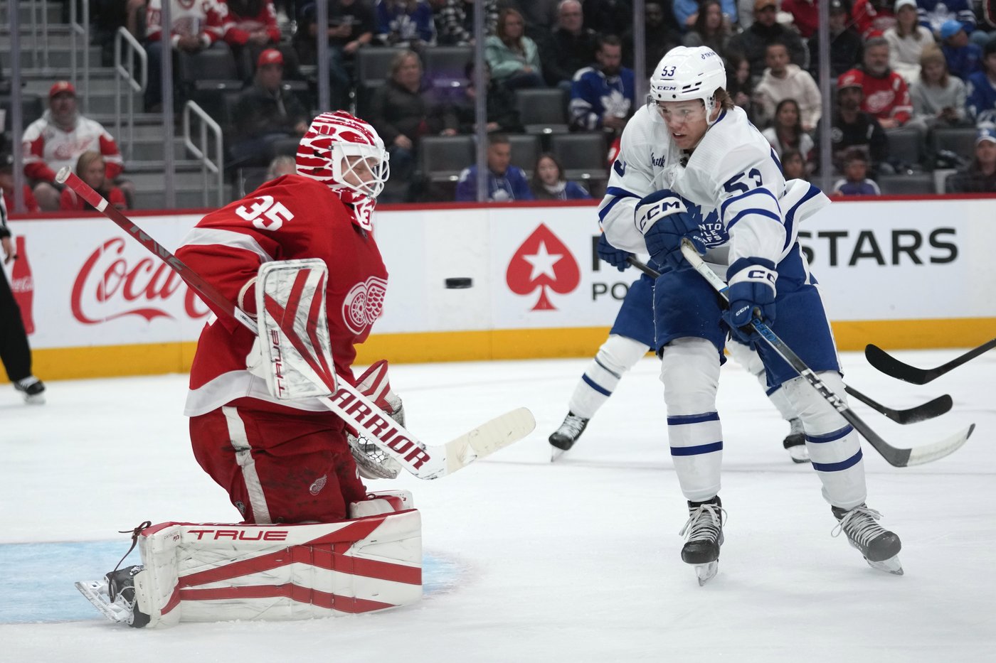 'He looks the part': Maple Leafs rookie Easton Cowan impresses in NHL debut | iNFOnews.ca