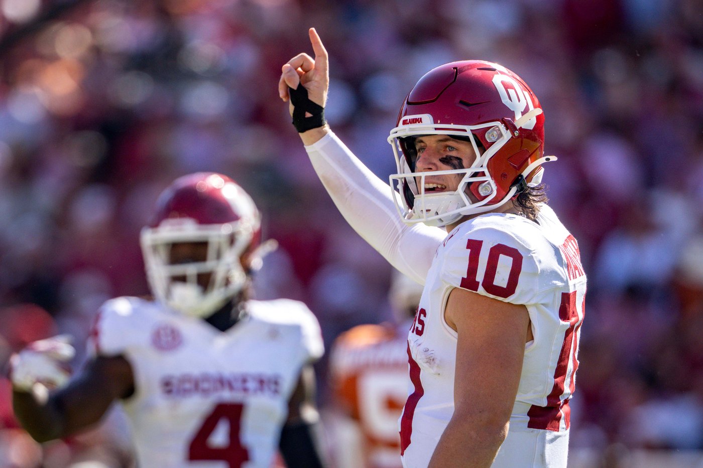 Oklahoma QB John Mateer throws 3 interceptions vs. Texas in return 3 weeks after hand injury | iNFOnews.ca Oklahoma QB John Mateer throws 3 interceptions vs. Texas in return 3 weeks after hand injury | iNFOnews.ca