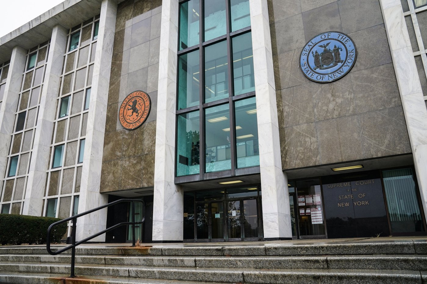 After decades of sex abuse complaints, a NY pediatrician is ordered to pay $1.6B to over 100 women | iNFOnews.ca