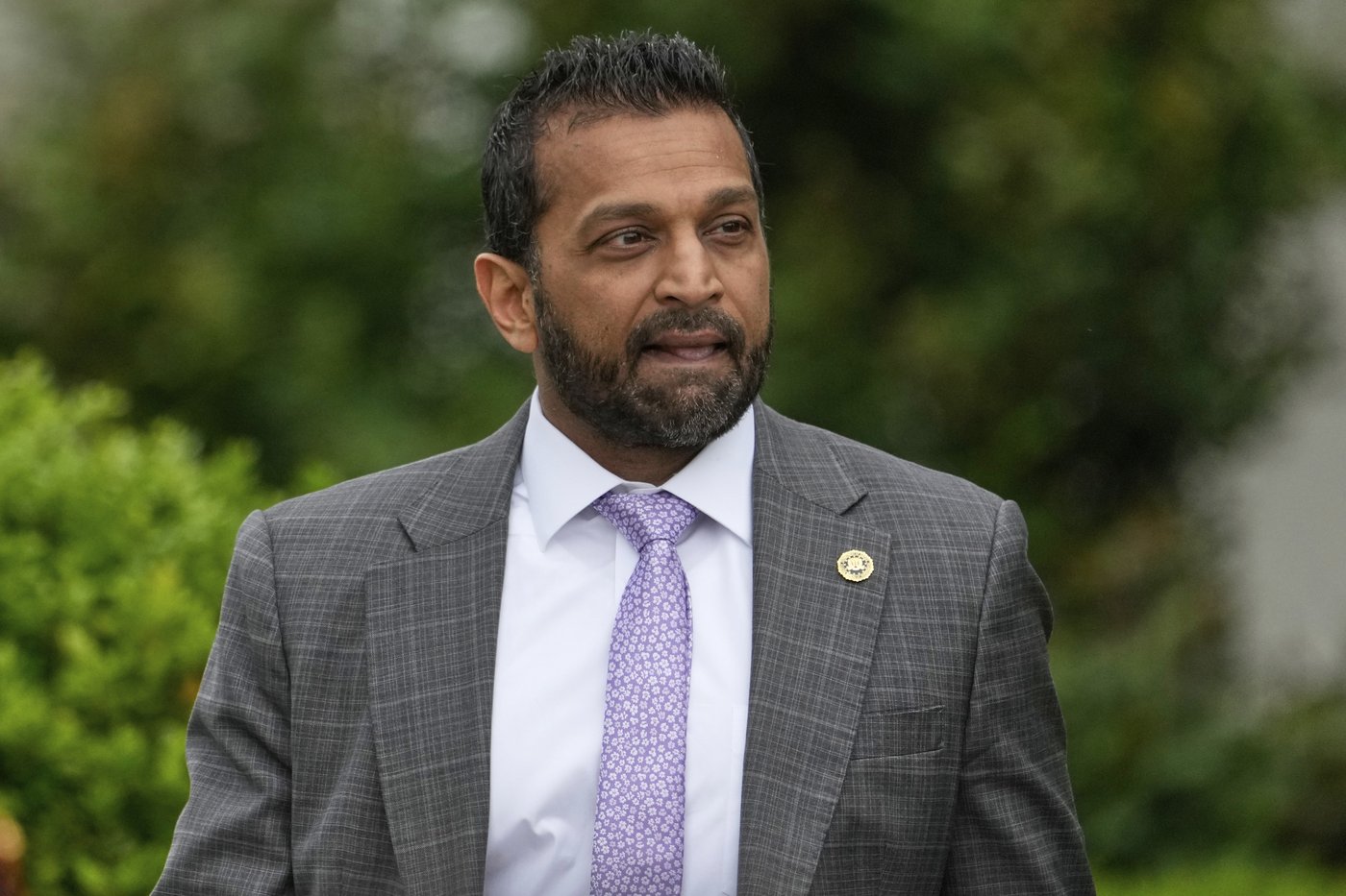 FBI reassigns agents photographed kneeling during 2020 racial justice protest, AP sources say | iNFOnews.ca