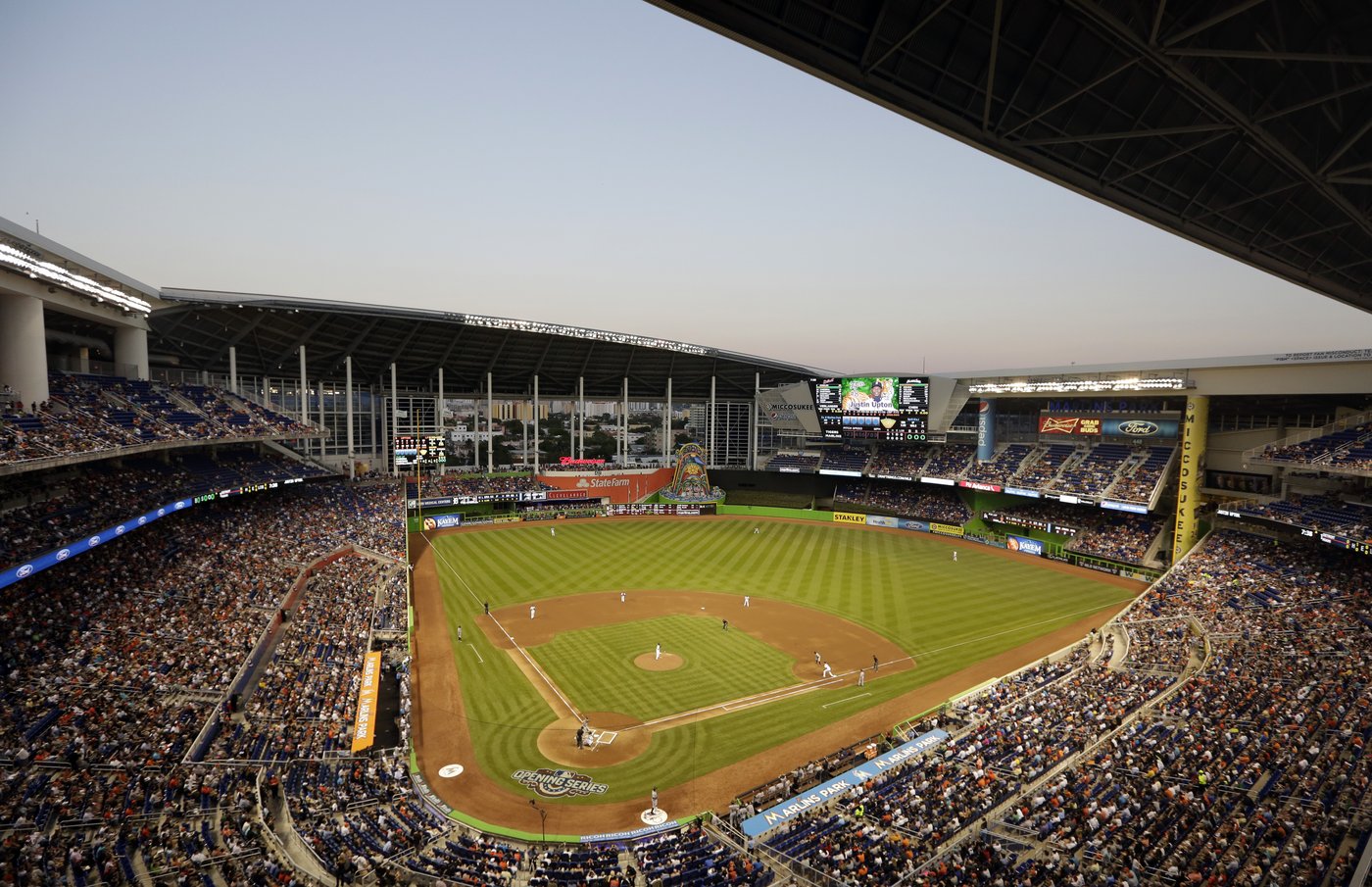 Outdoor hockey is coming to Florida. The NHL will have games in Miami and Tampa next season | iNFOnews.ca Outdoor hockey is coming to Florida. The NHL will have games in Miami and Tampa next season | iNFOnews.ca