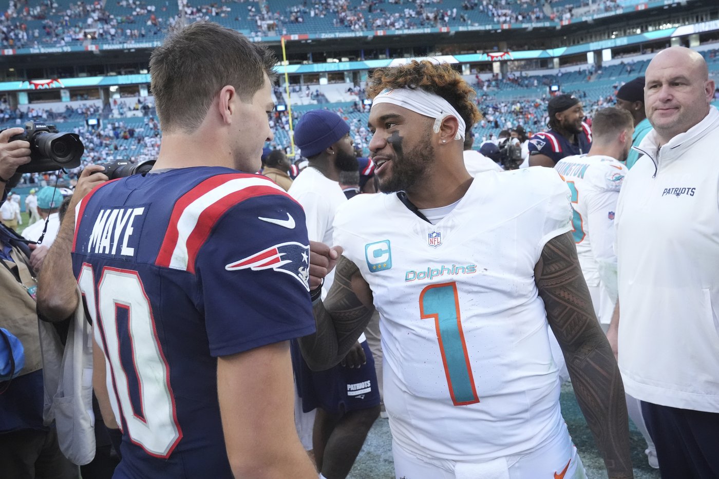 Tagovailoa carves up Pats with 4 TDs, Dolphins win 3rd straight game with 34-15 rout of New England | iNFOnews.ca Tagovailoa carves up Pats with 4 TDs, Dolphins win 3rd straight game with 34-15 rout of New England | iNFOnews.ca