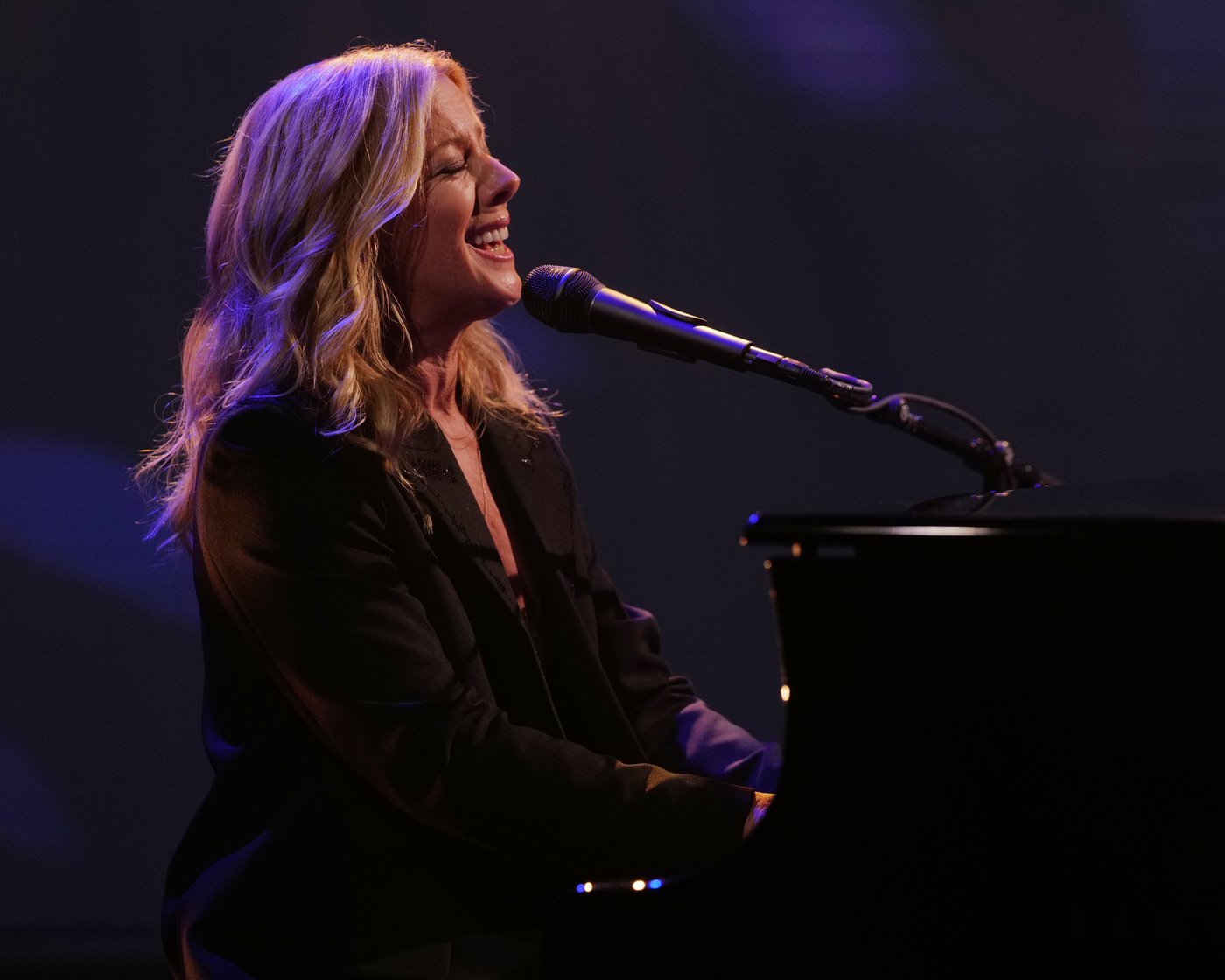 Jimmy Kimmel salutes 'valiant' Canadian singer-songwriter Sarah McLachlan on his late-night return | iNFOnews.ca