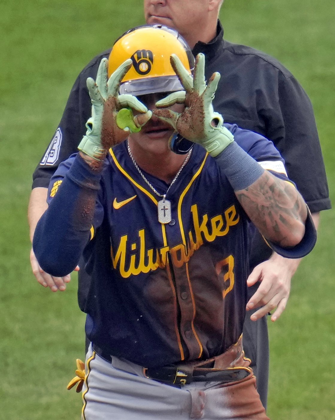 Civale pitches 6 shutout innings, Ortiz has 3 hits in Brewers' 5-2 win over Pirates | iNFOnews.ca Civale pitches 6 shutout innings, Ortiz has 3 hits in Brewers' 5-2 win over Pirates | iNFOnews.ca