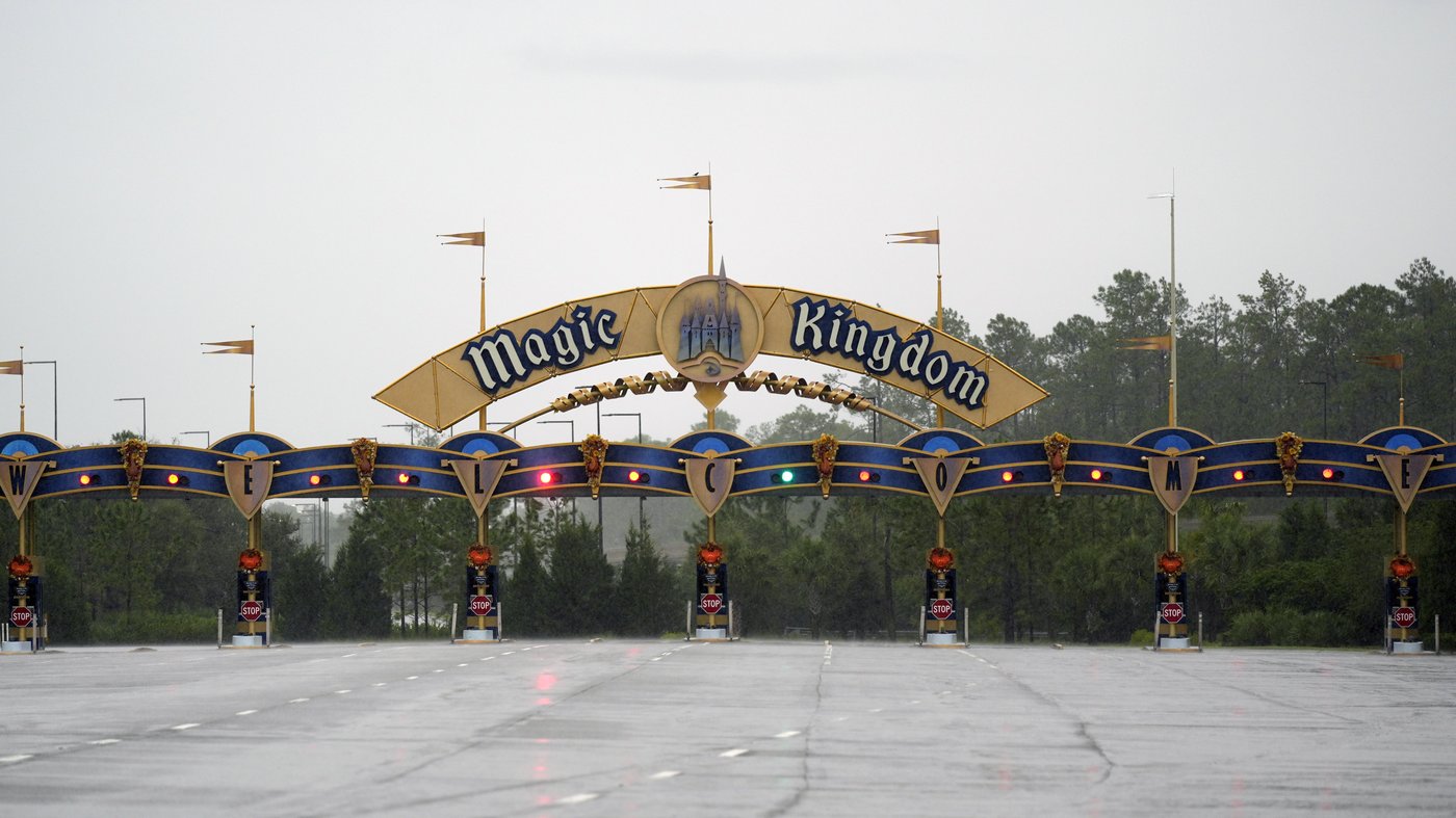 Disney World and Universal closures halt Orlando tourism as Milton approaches | iNFOnews.ca