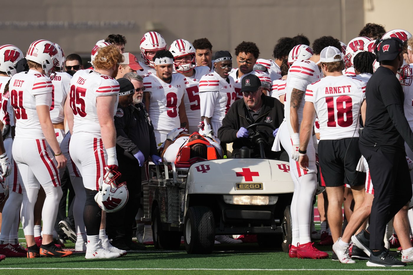 Wisconsin RB Gideon Ituka has feeling in extremities after being carted off the field at Indiana | iNFOnews.ca Wisconsin RB Gideon Ituka has feeling in extremities after being carted off the field at Indiana | iNFOnews.ca