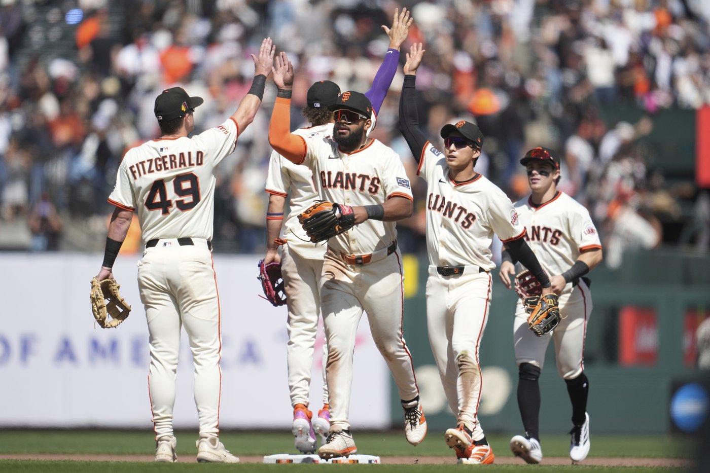 Smith's 3-run single, Gilbert and Fitzgerald HRs help the Giants beat the Rays 7-1 | iNFOnews.ca