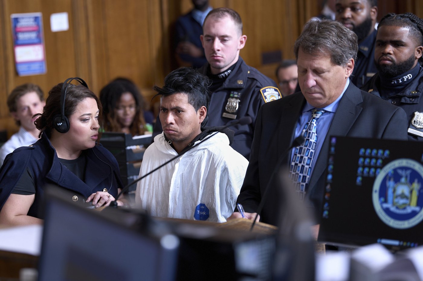 Man arraigned on murder charges in NYC subway death fanned flames with a shirt, prosecutors say | iNFOnews.ca Man arraigned on murder charges in NYC subway death fanned flames with a shirt, prosecutors say | iNFOnews.ca