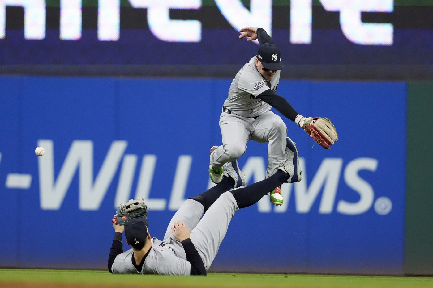 Juan Soto's 3-run homer in 10th sends Yankees past Guardians 5-2 and into World Series for 41st time | iNFOnews.ca
