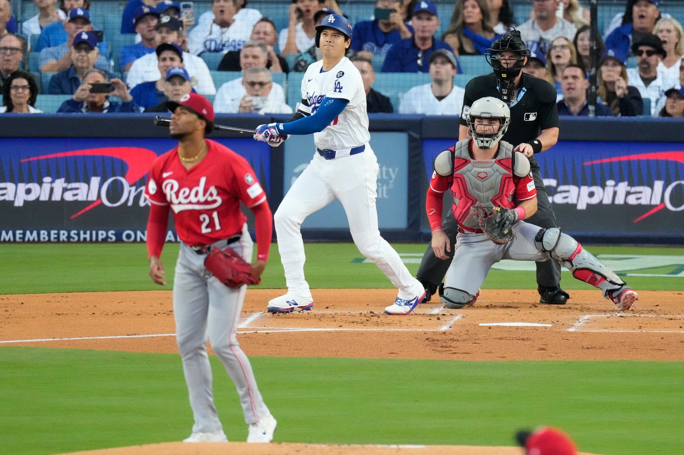 Ohtani and Hernández power Dodgers past Reds 10-5 with 2 homers each in Wild Card Series opener | iNFOnews.ca Ohtani and Hernández power Dodgers past Reds 10-5 with 2 homers each in Wild Card Series opener | iNFOnews.ca