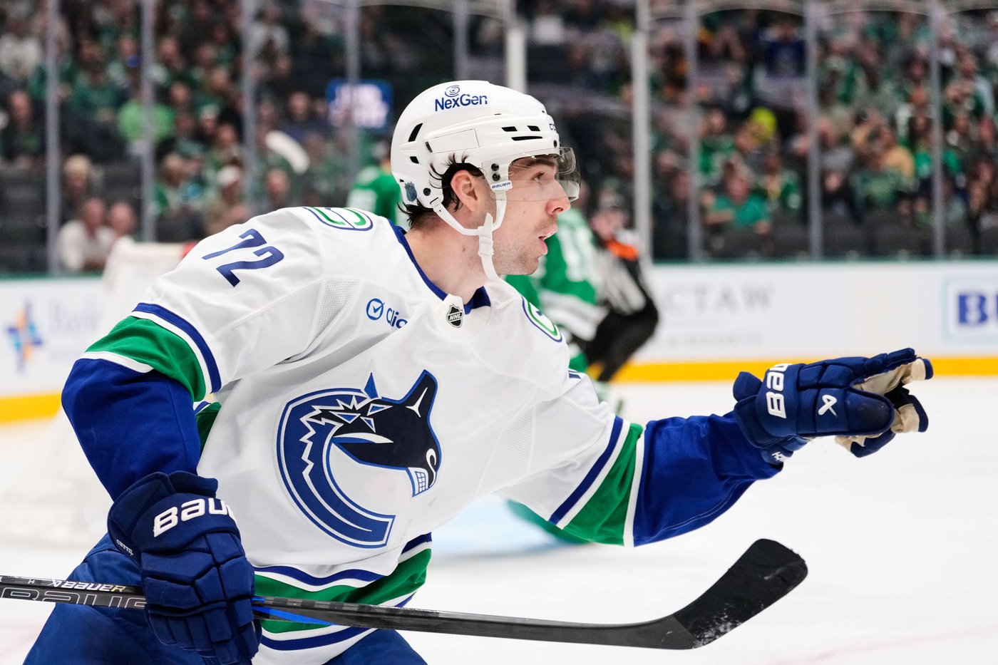 Max Sasson scores last of Vancouver's 3 quick goals, Canucks rally to beat Stars 5-3 | iNFOnews.ca