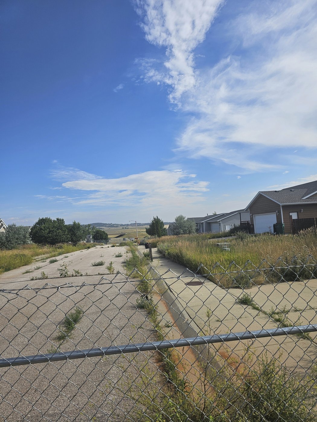Giant sinkholes in a South Dakota neighborhood make families fear for their safety | iNFOnews.ca Giant sinkholes in a South Dakota neighborhood make families fear for their safety | iNFOnews.ca