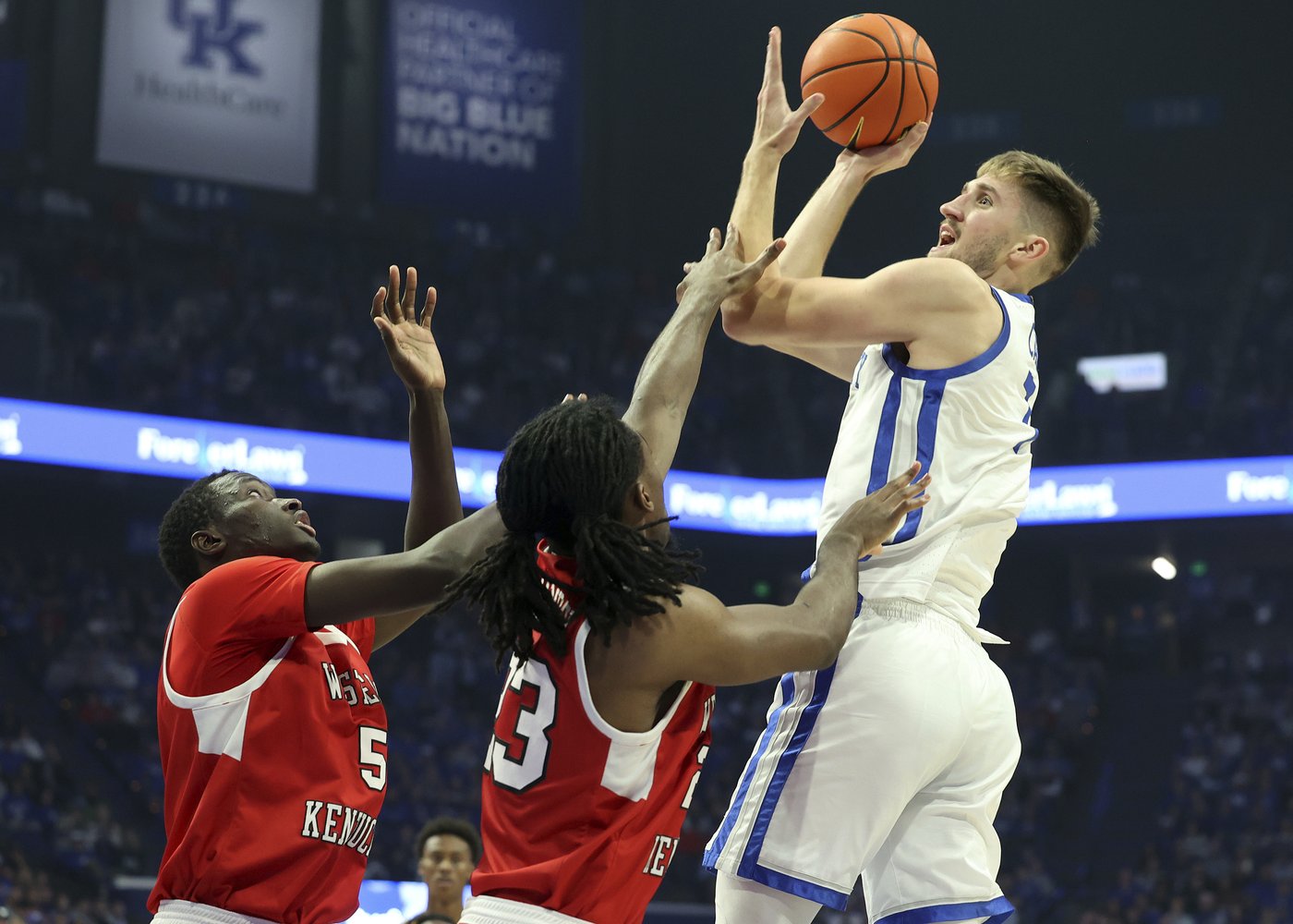 Oweh, Carr each score 18 points to help No. 8 Kentucky outlast Western Kentucky 87-68 | iNFOnews.ca