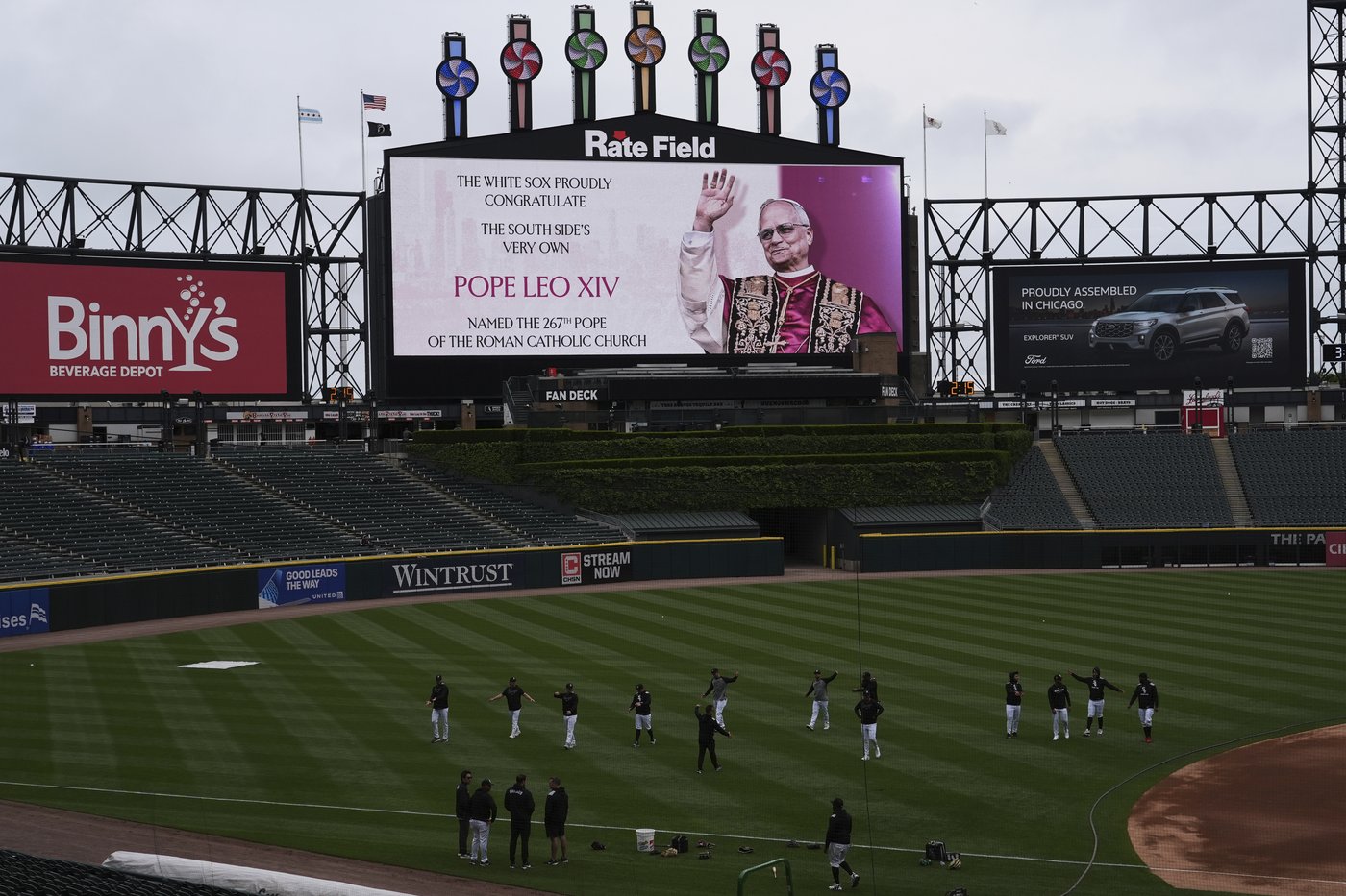 White Sox unveil a graphic installation honoring Pope Leo XIV and his World Series appearance | iNFOnews.ca