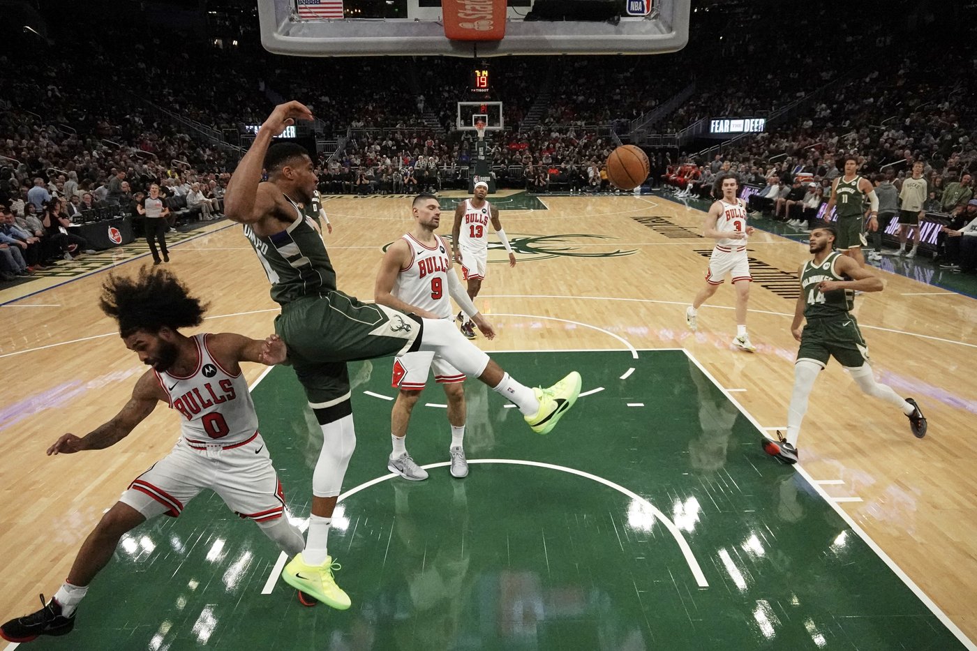 Antetokounmpo scores 41 points as Bucks beat Bulls 122-106 for 4th win in 5 games | iNFOnews.ca