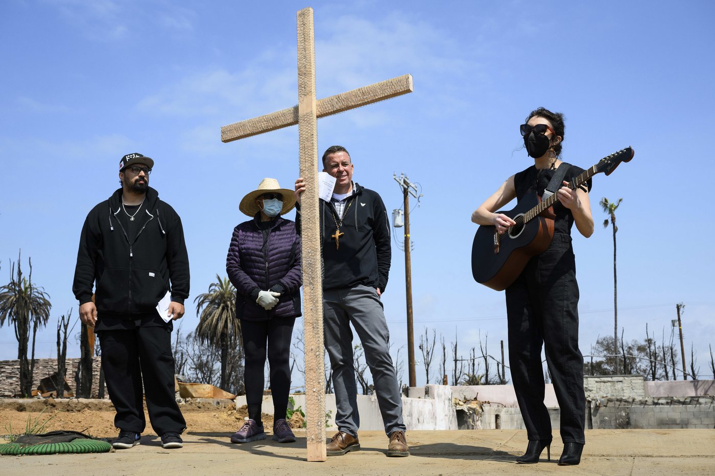 Members of burned LA church bear a cross through their devastated neighborhood to mark Good Friday | iNFOnews.ca Members of burned LA church bear a cross through their devastated neighborhood to mark Good Friday | iNFOnews.ca