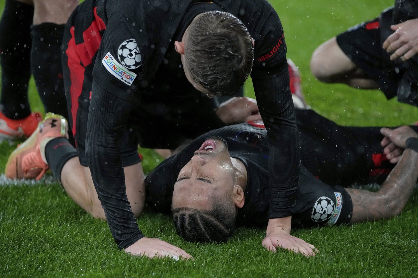 Slot praises referee after Barcelona's fightback against Benfica despite it costing Liverpool | iNFOnews.ca