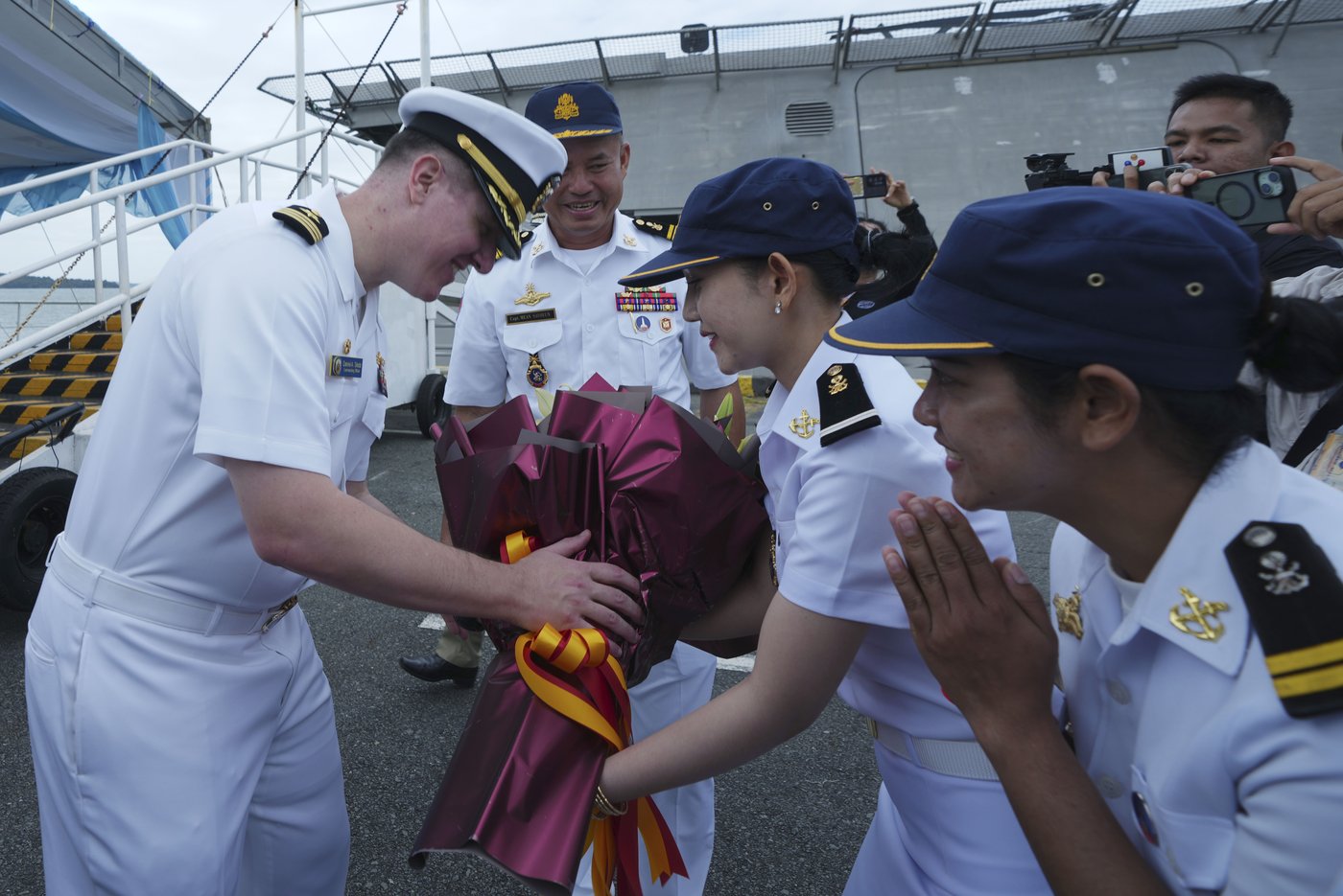 For the first time in 8 years, a US Navy ship makes a port call in Cambodia, a top Chinese ally | iNFOnews.ca For the first time in 8 years, a US Navy ship makes a port call in Cambodia, a top Chinese ally | iNFOnews.ca