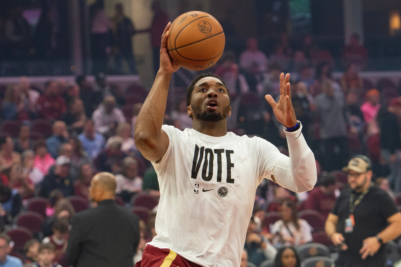 Donovan Mitchell scores 37 points as Cavaliers down Young-less Hawks 117-109 | iNFOnews.ca Donovan Mitchell scores 37 points as Cavaliers down Young-less Hawks 117-109 | iNFOnews.ca
