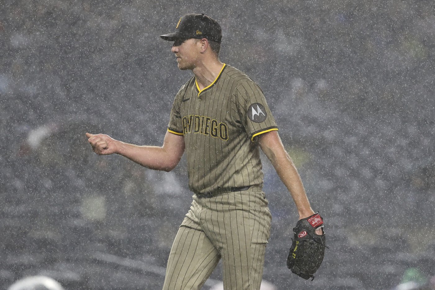 Machado and Bogaerts lead 8th-inning rally as Padres beat Yankees 4-3 for 6th straight win | iNFOnews.ca