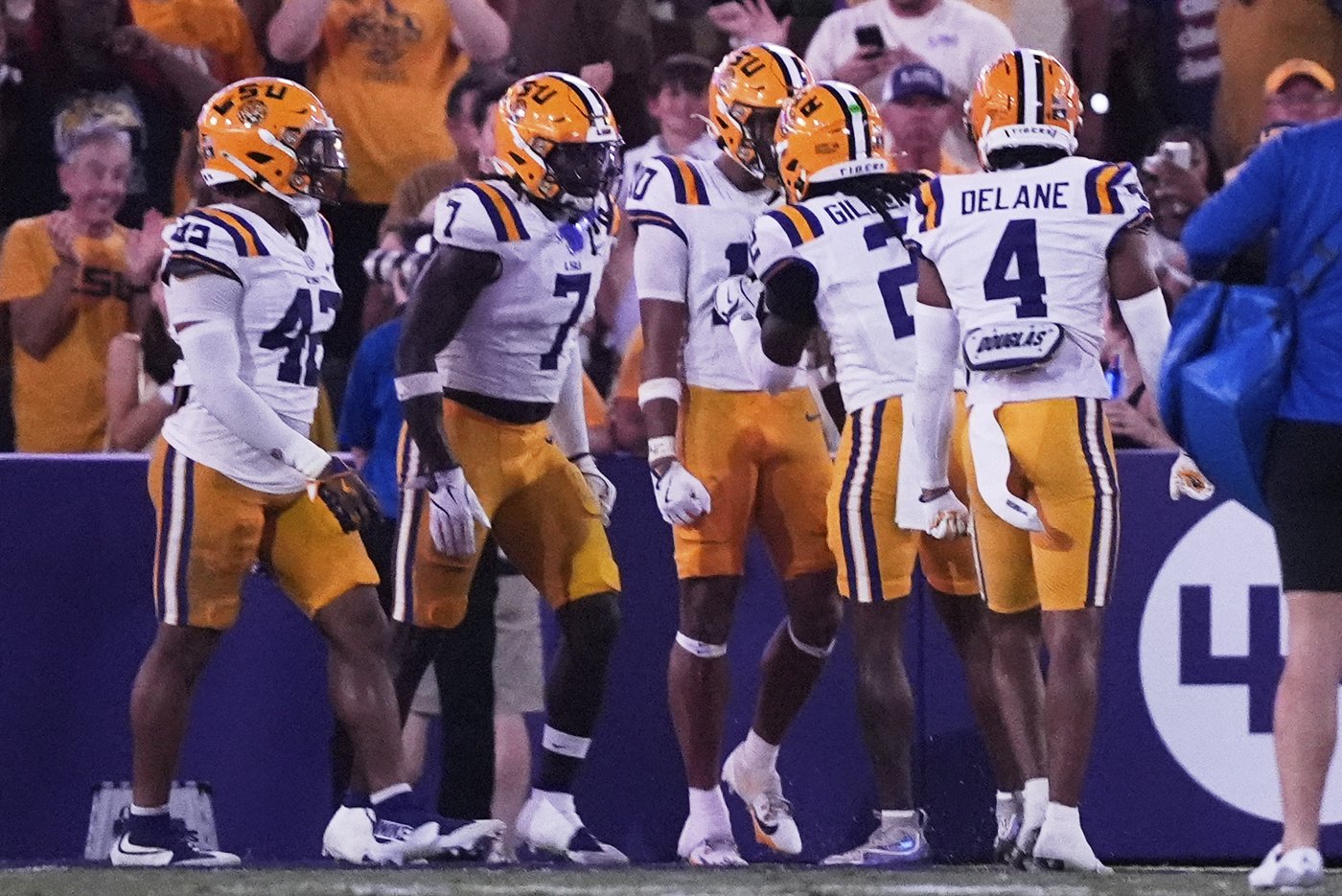No. 3 LSU intercepts 5 of Florida QB DJ Lagway's passes in the Tigers' 20-10 victory | iNFOnews.ca No. 3 LSU intercepts 5 of Florida QB DJ Lagway's passes in the Tigers' 20-10 victory | iNFOnews.ca