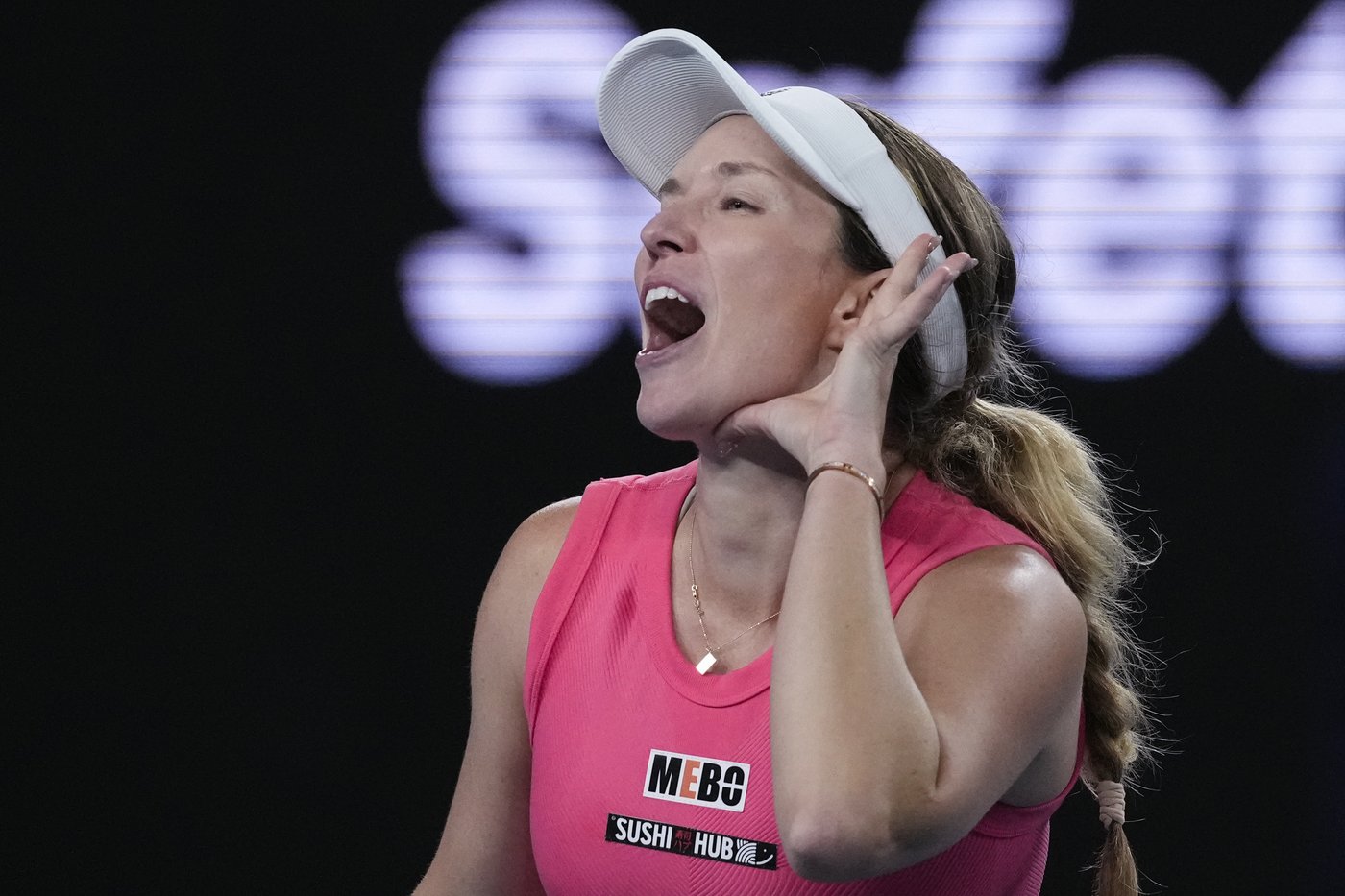 How about that?! Danielle Collins has a back-and-forth with a booing Australian Open crowd | iNFOnews.ca How about that?! Danielle Collins has a back-and-forth with a booing Australian Open crowd | iNFOnews.ca