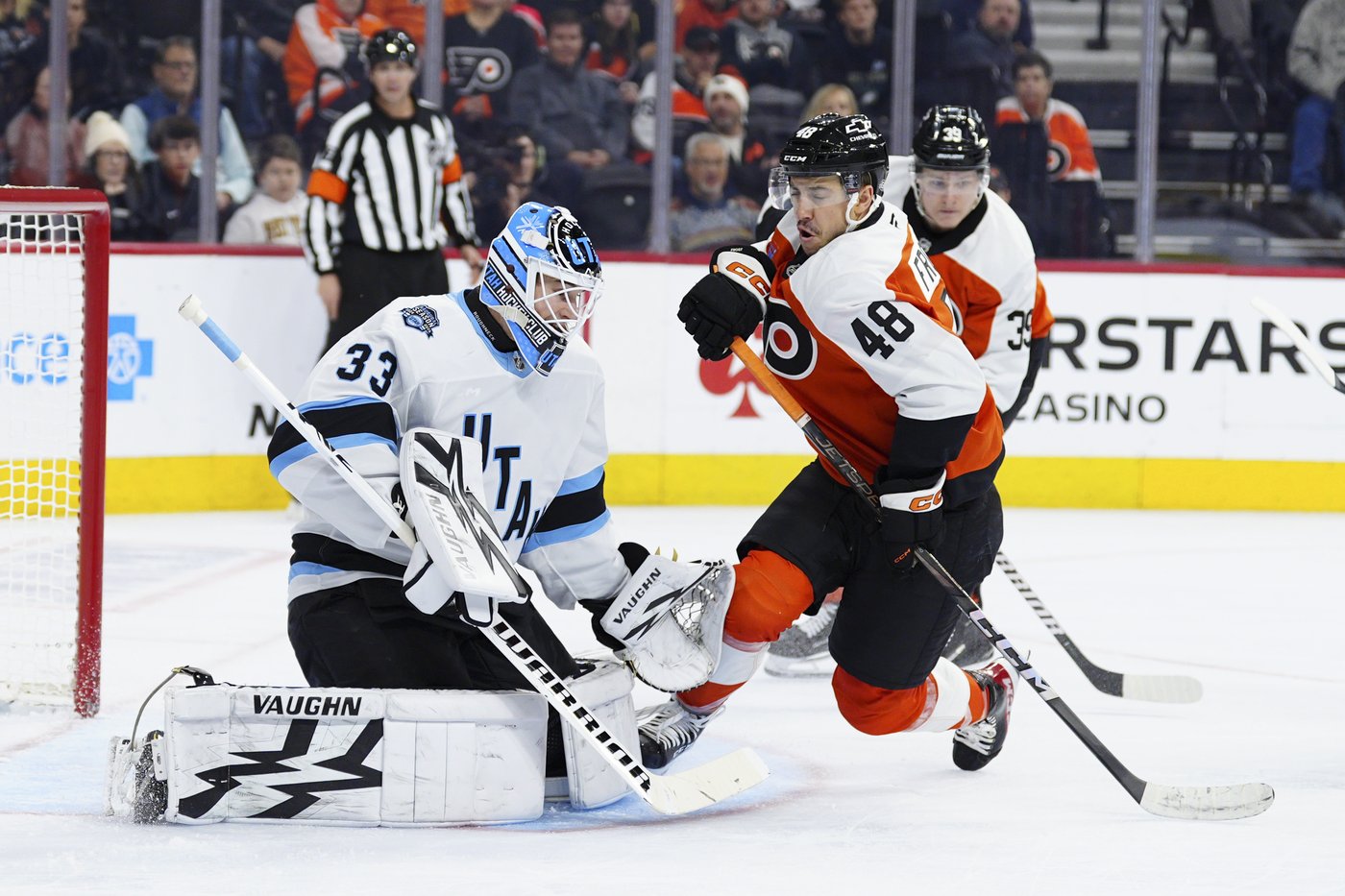 Logan Cooley breaks tie on power play, helps Utah beat the Flyers 4-2 | iNFOnews.ca Logan Cooley breaks tie on power play, helps Utah beat the Flyers 4-2 | iNFOnews.ca