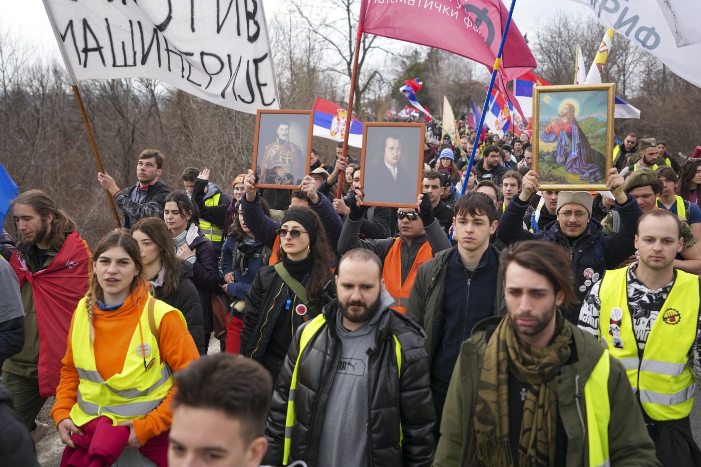 Marching university students in Serbia receive jubilant welcome on the eve of a big anti-graft rally | iNFOnews.ca